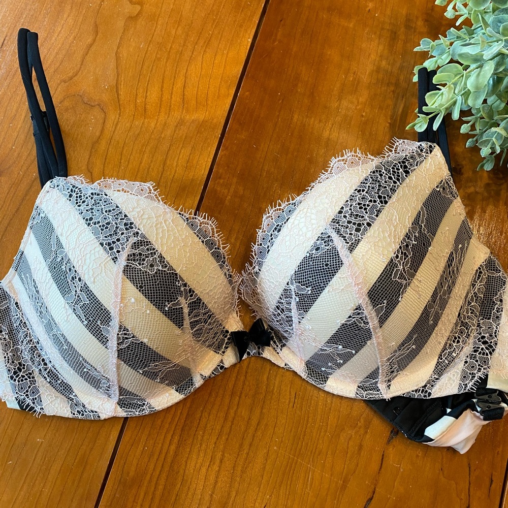 Victoria’s Secret very sexy push up bra